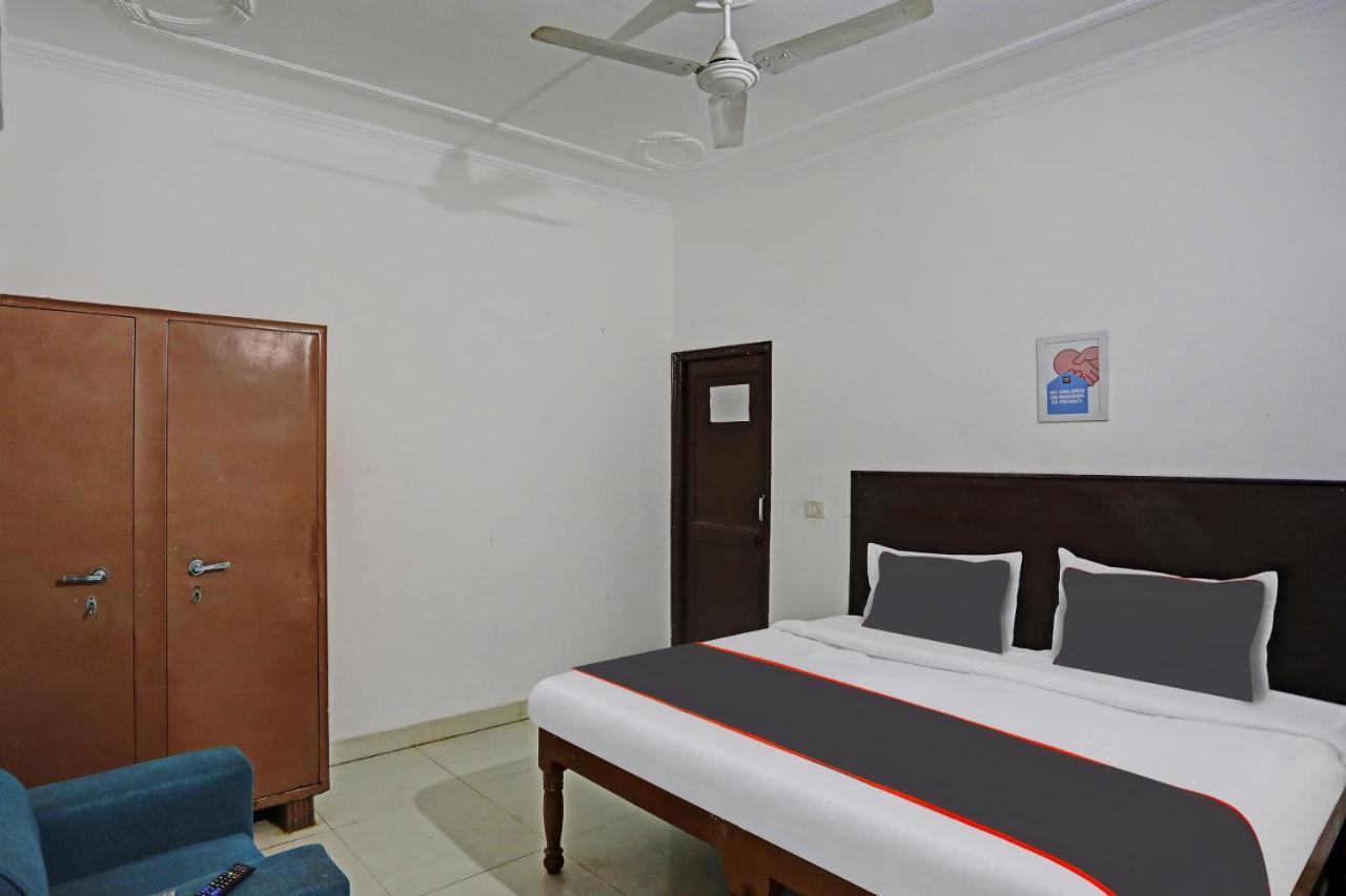 Collection O Mayank Guest House Near Iskcon Temple Noida Kālkāji Devi Esterno foto