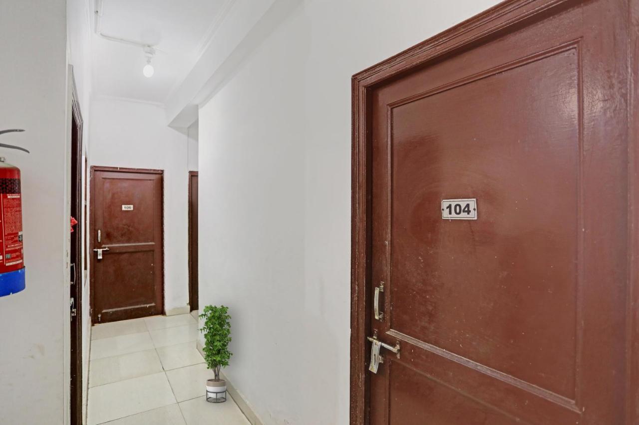 Collection O Mayank Guest House Near Iskcon Temple Noida Kālkāji Devi Esterno foto