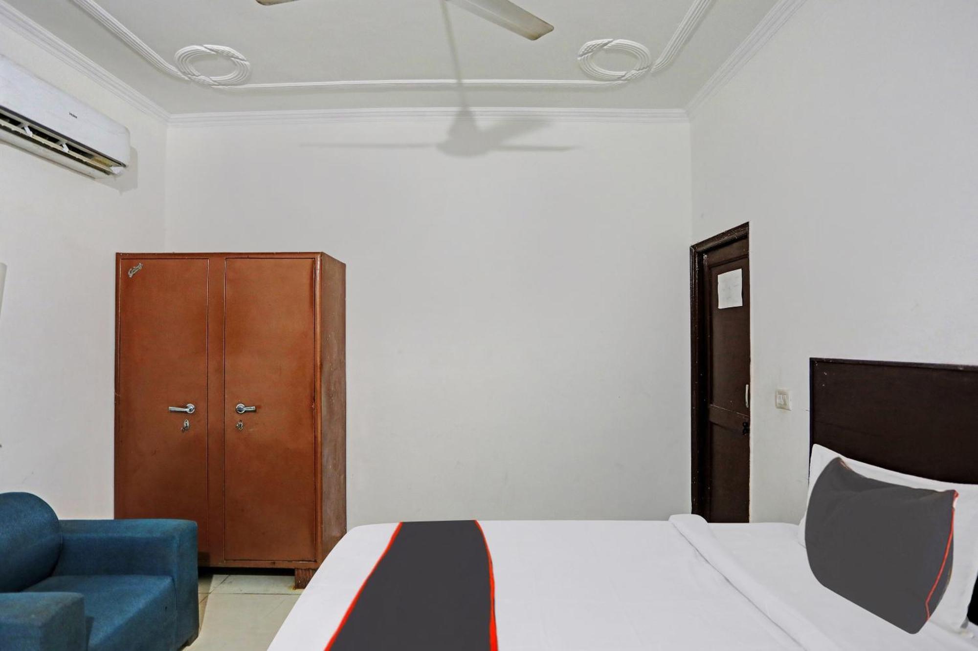 Collection O Mayank Guest House Near Iskcon Temple Noida Kālkāji Devi Esterno foto