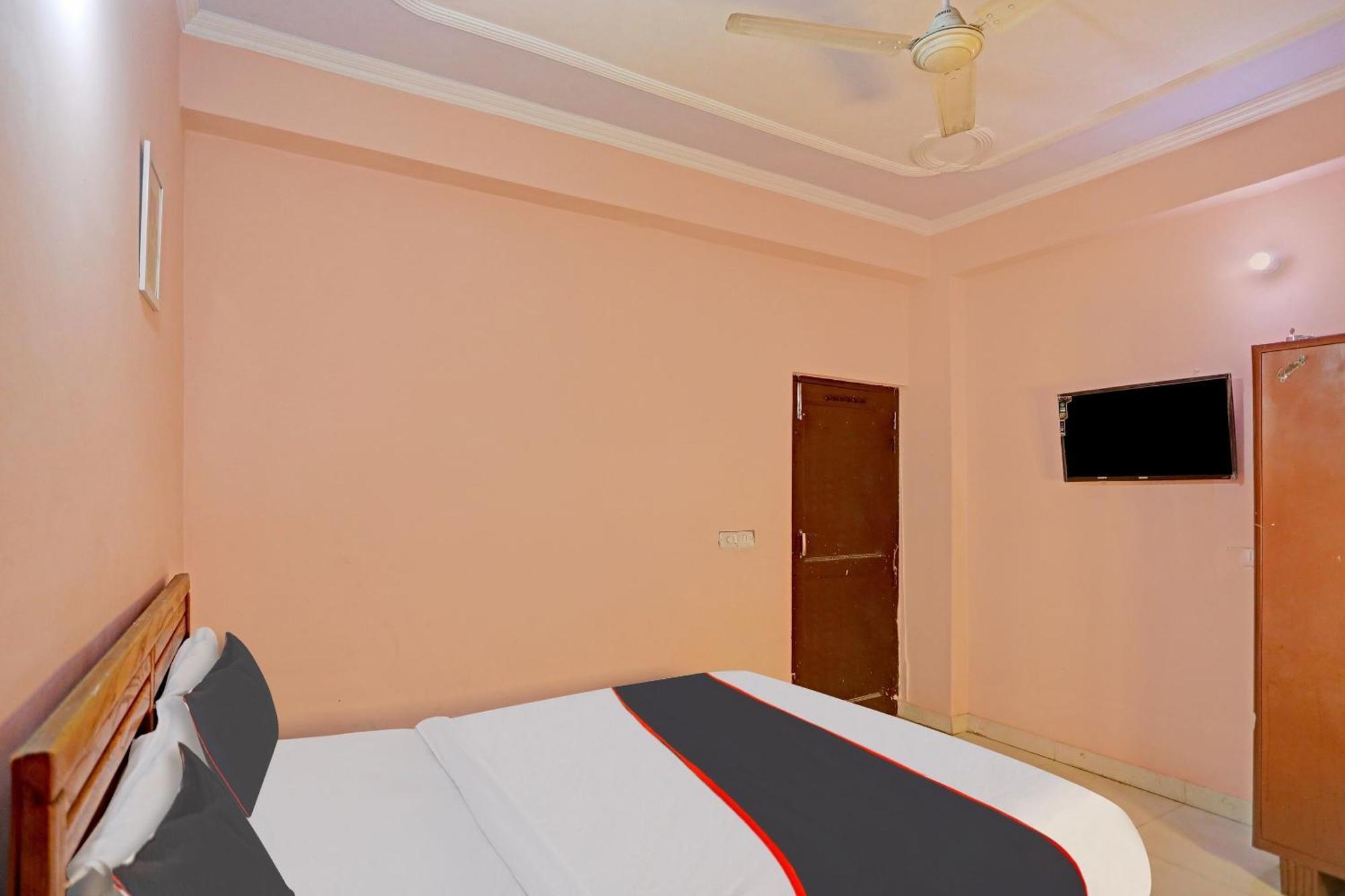 Collection O Mayank Guest House Near Iskcon Temple Noida Kālkāji Devi Esterno foto