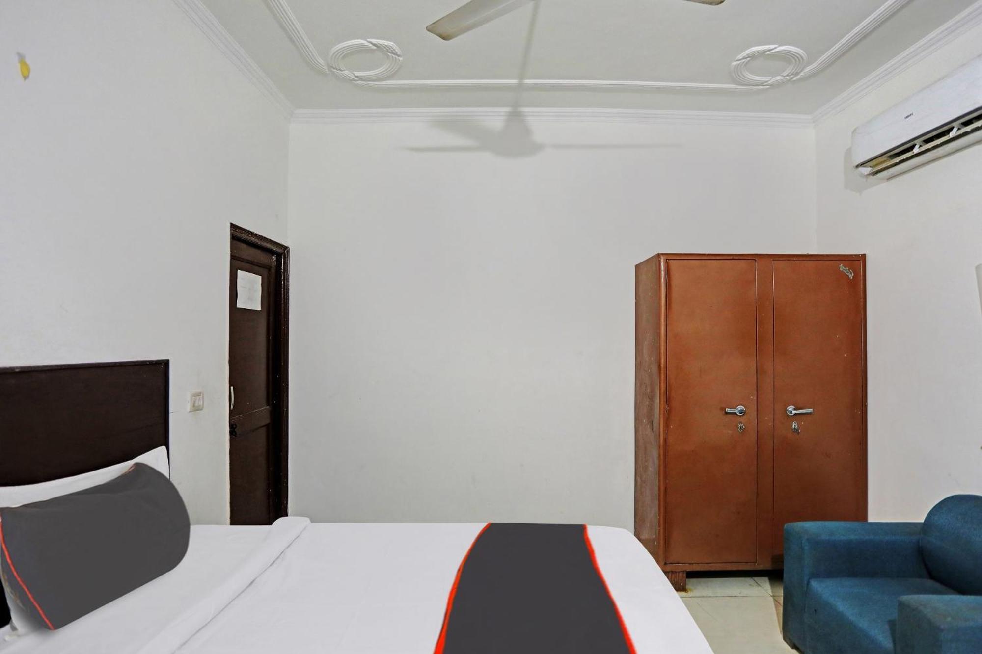 Collection O Mayank Guest House Near Iskcon Temple Noida Kālkāji Devi Esterno foto