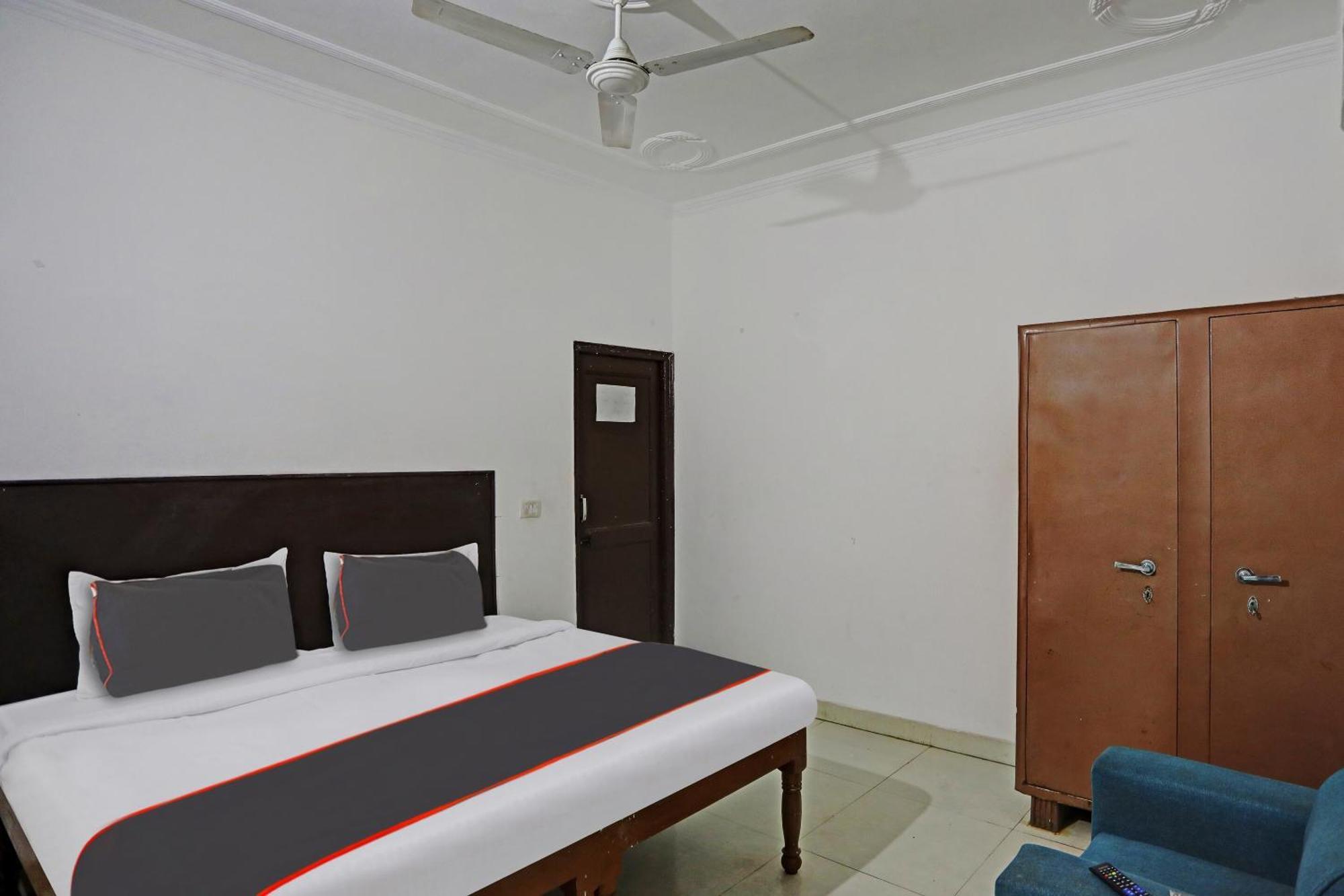 Collection O Mayank Guest House Near Iskcon Temple Noida Kālkāji Devi Esterno foto